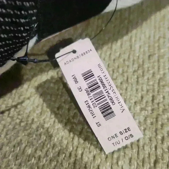 NWT Victoria's Secret Beach Blanket - Picture 3 of 5